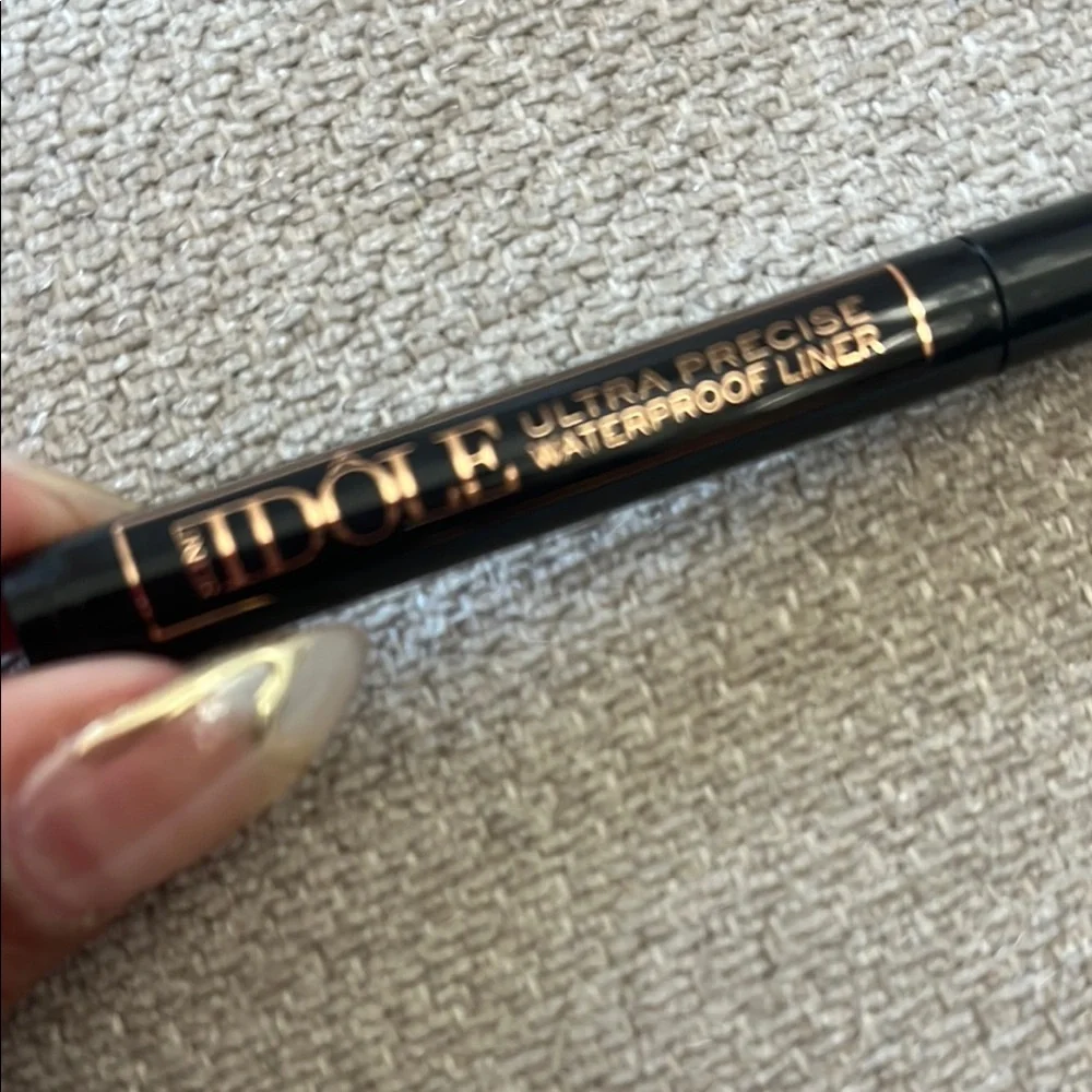 Black Ultra Precise Waterproof Eyeliner